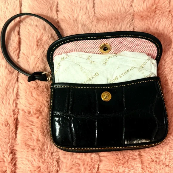 Dooney & Bourke VINTAGE RARE Black Croc-Embossed Wristlet - Picture 3 of 10